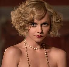 Christina ricci was born as the fourth and youngest child to ralph ricci and sarah. Christina Ricci Z The Beginning Of Everything Amazon Serie Welt