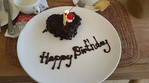 Beragam makanan ini bahkan dijadikan kue ulang tahun yang unik. Kue Ulang Tahun Dari Hotel Picture Of Svarga Resort Lombok Tripadvisor