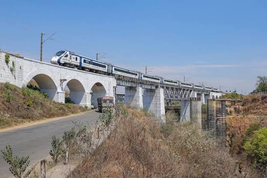 IR Train 18 235754 / Rāyagada, Orissa — Trainspo