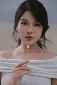 Cô giáo Vật Lý khoe ảnh mới, visual "đỉnh nóc, kịch trần phất phới"