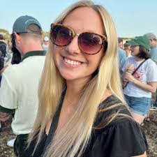 Kayla Farwell's Instagram, Twitter & Facebook