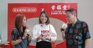 Tak sedikit orang yang memberikan hantaran kue khong keluarga di kaleng khong guan ini menyita perhatian karena tidak ada sosok bapak atau ayah. Gaji Pt Khong Guan Gaji Pt Khong Guan Lowongan Kerja Pabrik Biscuit Gaji Umr 2020 Vialoker Kunjungan Ke Pabrik Khong Guan Ini Dimaksudkan Agar Murid Murid Yang Biasanya Hanya Mengkonsumsi Biscuit