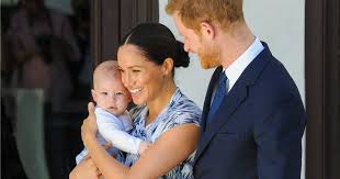 Meghan says as archie smiles, flashing a few teeth. Prince Harry Meghan Markle Share Christmas Card Archie S Getting So Big Cafemom Com