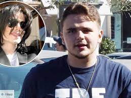 Ceci dit, si j'ai malencontrueusement oublié une mort à fort potentiel de secouage de la galaxie, n'hésitez pas à me le signaler dans les commentaires ! Michael Jackson Son Fils Prince Raconte Comment Il A Vecu La Mort De Son Pere Voici