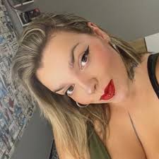 Elizabeth Badillo (@badelybadillo)