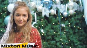 4 ore de colinde 2021 colinde romanesti pentru seara de craciun. Iuliana Beregoi Altfel De Colind Official Video By Mixton Music Youtube