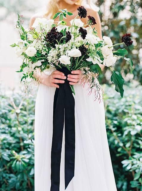 Elegant Organic Black and White Wedding Bouquet | Modern black and white wedding bouquet, Bouquet with