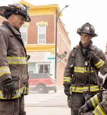 As these heroes forge headfirst into danger, the choices they make can mean the difference between life and death. Chicago Fire Review Natural Born Firefighter 9x12 Craveyoutv Tv Show Recaps Reviews Spoilers Interviews