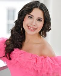 Maria Cox's Instagram, Twitter & Facebook