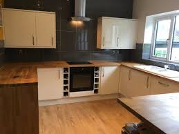 We have a wide collection of grey laminate surfaces available for delivery direct from our online store. Howdens 2 Yrs Old Cream Gloss Kitchen Solid Oak Worktops Appliances