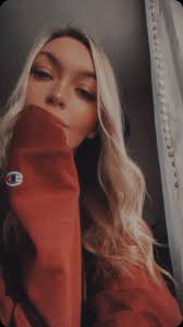 Me and my lil split ends are still kickin over here✌️