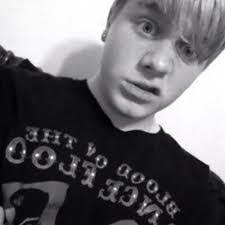 Cameron Tomlinson's Instagram, Twitter & Facebook