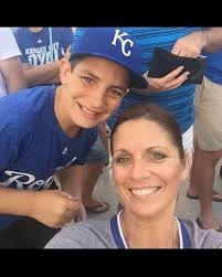 Happy Mothers Day to our biggest fans 💕 #HornsUp🤘