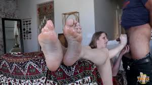 joeystransfeetgirls - Cassie Cummings Wants Some Footjob
