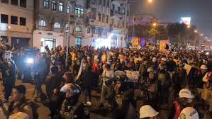 🚨 Movilización se dirige al Palacio de Justicia, ➡️ Decenas de personas se unieron a la marcha de la denominada Generación Z, y marchan hacia el Palacio de Justicia mientras restringen el paso de los ...