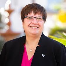 Jennifer Beese's Instagram, Twitter & Facebook