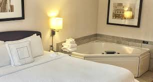 Plus enjoy exclusive deals and personal concierge service with suiteness. Miami Hot Tub Suites Romantic Hotel Rooms With Private Spa Tubs