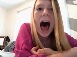 Blonde girl on younow showing her tongue, teeth & uvula - BEST XXX TUBE