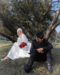 Ada banyak pilihan lokasi prewedding, kamu bisa menyesuaikan dengan tema yang kamu inginkan. Foto Prewedding Pohon Karetan Terbaik Dari Prewed Di Hutan Pinus Casual Gallery Pre Kelebihan Dari Lokasi Prewedding Di Art Center Ini Terdapat Banyak Spot Yang Bisa Dipilih