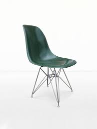 Check spelling or type a new query. Comment Reconnaitre Une Chaise Eames Originale D Une Copie Brocablog