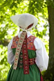De la wikipedia, enciclopedia liberă. 86 Folkdrakt Ideer Drakter Brudbilder Folk