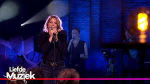 I don't know too much about it but from what i've been told it's a show where artists will song covers from different bands. Karen Damen Let S Start A Band Liefde Voor Muziek Youtube