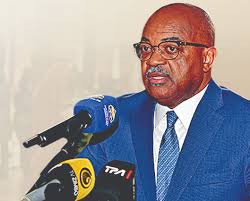 Ministro pede expansão da rádio em todo o país -