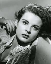 Remembering actor and dancer James Cagney (1899-1986), who passed away 38  years ago today 😞🙏🏼💖. He is shown here chatting with Patricia Ellis  (1916-1970) and Sterling Holloway (1905-1992) in “Picture Snatcher” (1933).