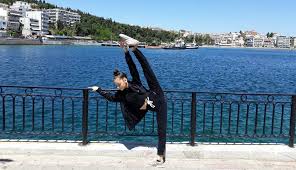We would like to show you a description here but the site won't allow us. Garyfallia Stefanidoy Apo Thn Pella H 14xronh A8lhtria Ths Ry8mikhs Poy Katafere Se 3 Xronia Na Mpei Sthn E8nikh Omada Karatzova Com