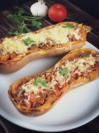 Hier findest du das komplette rezept, welches sich bestens zum abnehmen eignet. Gefullter Butternutkurbis Mit Hackfleisch Low Carb Und Kalorienarm Mybodyartist