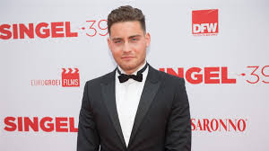Douwe bob represented the netherlands at the eurovision song contest 2016 in sweden with the song slow down. Douwe Bob Mourns My Best Friend Is No More World Today News