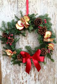 Cam Kozalagi Ile Yapilan Kapi Susu Modelleri 10 Noel Celengi Noel Celenkleri Rustik Noel