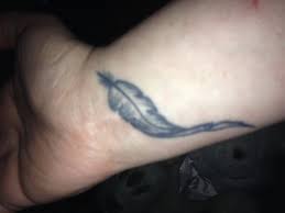 Federn lassen sich aber auch rasch zerstören und sie fliegen. Suchergebnisse Fur Handgelenk Tattoos Tattoo Bewertung De Lass Deine Tattoos Bewerten