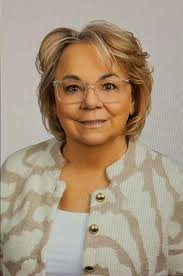 Can you edit my teeth and hair in this photo?