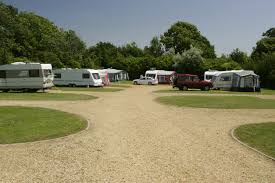 Bestill lytton lawn touring park i hampshire, england fra kr 205,11/natt. Accommodation New Forest Cycling