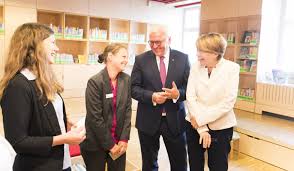 Oberbürgermeister jürgen nimptsch zum haus der bildung bonn. Www Bundespraesident De Der Bundesprasident Terminkalender Besuch Im Haus Der Bildung Zum Thema Eine Stadt Liest