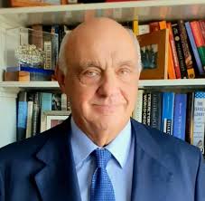 Murió Atilio Molteni, el diplomático que cerró la embajada en Londres por  la guerra