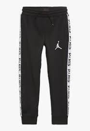 Entdecke aktuelle jordan kindermode & kinderschuhe | suchst du bequeme hosen, warme pullover oder neue sportsachen für dein kind? Jordan Jordan X Psg Jumpman Set Trainingsanzug Black Schwarz Zalando De