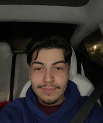 heyyy i've been in this group forever but have been to shy to ever post but  im trying to get myself out there more. Im 24 and a hairstylist but i love