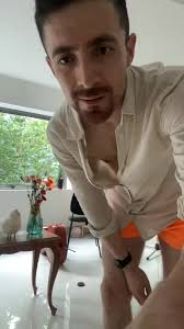 Tocando un poco de cello esta tarde en casa 🎻