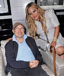 Phil collins was born in chiswick, london, england, to winifred (strange), a theatrical agent, greville philip austin collins, an insurance agent. Phil Collins Ich Stinke Nicht So Verteidigt Sich Die Genesis Legende Gegen Seine Ex Frau Musik Bild De