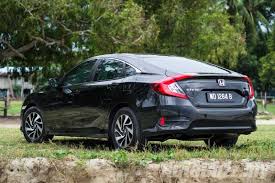Headroom is greatest in the lx model, which doesn't feature a sunroof, freeing up 39.3 inches in front and 37.1 inches in the rear. Review 2016 Honda Civic 1 5l Turbo So Much More Than Just A Pretty Face Autobuzz My