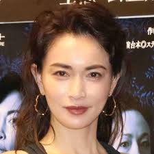 長谷川京子 黒タイツのワンピース姿を公開「うわっ美脚」「顔ちっちゃ」「大人の女性」と反響 : スポーツ報知
