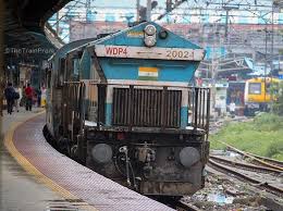 The Train Prem On Instagram Champion With An Og Cab Offlink 2 Hours Late Running 11014 Coimbatore Mumbai Indian Railway Train Indian Railways Railway