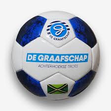 Voetballen op hoog niveau met spektakel én saamhorigheid tussen club en supporters. De Graafschap Bal De Graafshop De Graafschap Merchandise