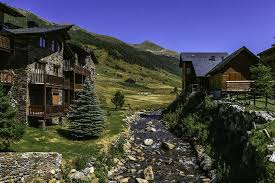 Andorra is a small, mountainous country in western europe, located up in the pyrenees between france and spain. 13 Grunde Fur Eine Reise Nach Andorra Reisewelt Check24