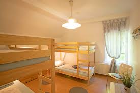 Die erst kürzlich renovierten zimmer befinden sich im nebenhaus vom hotel hirschen auf der passhöhe in wildhaus. 4 Bett Zimmer Hostel Westkuste Lindau