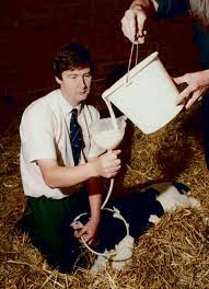 Peter wright) peter spent his first year as a vet in luton before returning to thirsk to join. The Yorkshire Vet Star Peter Wright Reveals His Life Was Changed By James Herriot S Incredible Kindness Mirror Online