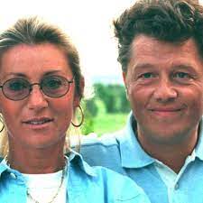 Durant les années 60 elle sort les titres vous les copains en 1964, le au début des années 80, sheila est fraîchement divorcée de ringo. Qui Est Le Deuxieme Mari De Sheila A Ses Cotes Durant L Epreuve Du Suicide De Son Fils Ludovic Chancel Gala