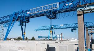 Portalkran — ein portalkran ist ein ortsgebundener, aber beweglicher kran. Portalkrane